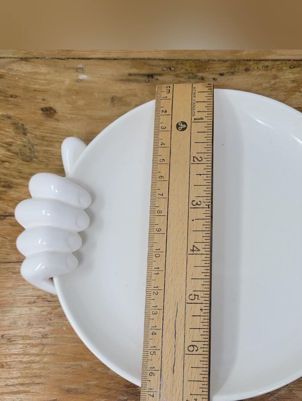 Vintage Pop Art Hands Holding Ceramic Plate 1970s MCM - Picture 3 of 4